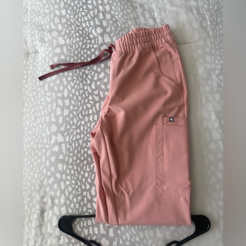 Figs Uman Jogger Oasis Sands. Size small.